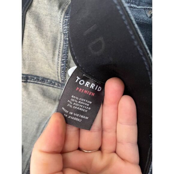 Torrid size 24r 24 regular premium bombshell skinny jeans 28” inseam. - Picture 4 of 6